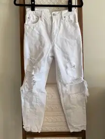 NWOT  classic white distressed cotton blend jeans