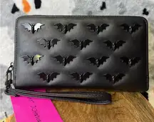 Betsey Johnson Black Bat Wristlet Wallet Zip Around Vegan Leather Halloween NWT