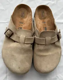 |  Boston Suede Soft Footbed Clogs. Size: 39/8-8.5