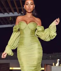 MISS CIRCLE Sirene Olive Pleated Off Shoulder Balloon
Sleeves‎ Dress Size Small