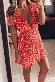 Lulu’s red deep V short sleeve floral mini dress! Size medium!