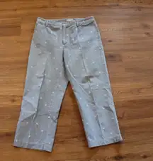 Light blue vintage denim pants with white daisy embroidery #cottagecore 