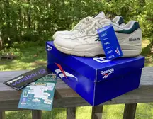 Reebok 1996 Olympic Walking Shoes White Classic Women's Size 9.5‎