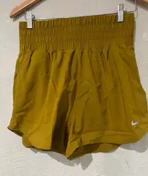 NIKE WORKOUT SHORTS NEW

Nike Women's High-Waisted Running Shorts