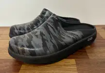 Oofos Unisex Clogs Womens 8 Slip On Gray Camouflage Closed Toe Recovery