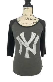 MLB New York Yankees Raglan Shirt Size M Gray Blue 3/4 Sleeve Baseball Tee