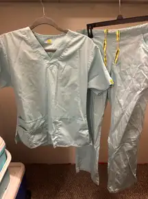 Light Aqua Wonder Wink Scrub Set