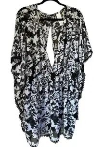 Swim cover up NEW black white floral Time & Tru 2x 20w 22w batwing vacation