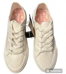 Women’s Mad Love White Sneakers Size 9 NWT