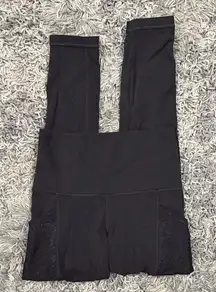 Athleta Salutation II Lace 7/8 Leggings