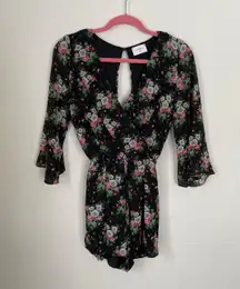 Everly Floral Romper Size Small Lined Open Slit Back