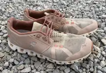 Women’s 9.5 On Running Cloud 5 Running Shoes - rose sand