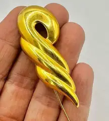 Napier gold tone twisted swirl vintage stick pin