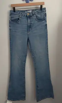 Zara 10 Flare High Rise Jeans Light Wash Denim Casual Career Fall Streetwear