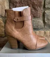 NEW IN BOX Classic Western Distressed Heeled Ankle Booties