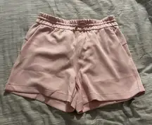 lululemon softstreme hr 4" shorts size 8 strawberry milkshake