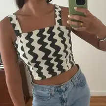 Women's White and Black Crop Top Size Medium