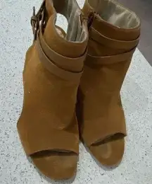 Heels size 8 brown