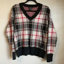 Tahari  Sweater Size Medium Plaid Dark Academia V Neck Black Red Grey Red Scholar