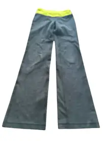 Lululemon Women's‎ Gray Flared Yoga Pants Activewear sz 2