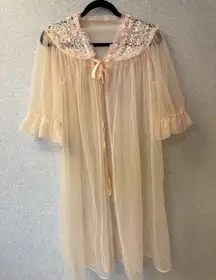 Vintage Woman Size Small/medium Salmon Sheer lace bubble sleeves nightgown‎