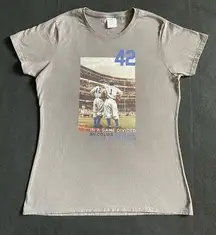 Jackie Robinson #42 T-Shirt Women’s Medium Black Essential Tee