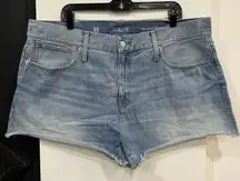 J Crew Light Wash Denim Cotton Relaxed Cut Off Shorts 35 Women’s Plus Size