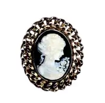 Vintage cameo brooch 80s​ retro Guilded Age Bridgerton Victorian regencycore