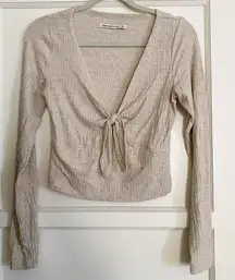 Abrercrombie & Fitch Long Sleeve Ribbed Knot-Front Crop Top S