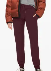 Lululemon On the Fly Jogger 28” Cassis