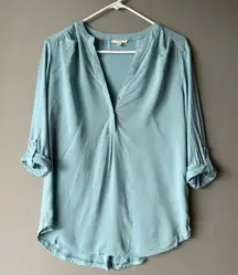 Pleione‎ sz S blue roll tab sleeve blouse