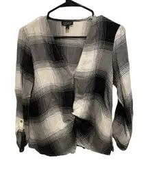 Topshop Plaid Flannel Shirt Black White V-Neck Size 4 Button Down Fall Grunge
