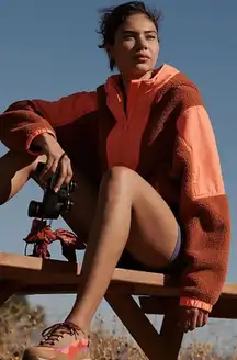 NWT  Lead The Pack Fleece Hooded Pullover