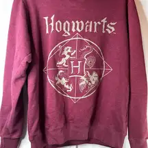 Harry Potter Simple Hogwarts Crest Outline Sweatshirt. Size M