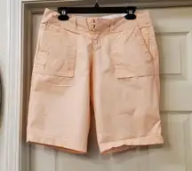 Converse Bermuda women's Shorts are a size 6. 