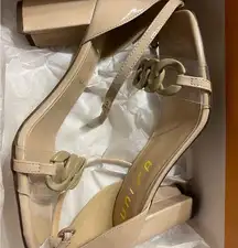 Unisa New women’s  DENNY DSW SANDAL heel size 7
New with box
Nude heel