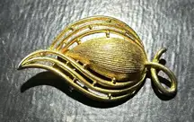 Vintage Gold Flower Bud  Shaped Brooch