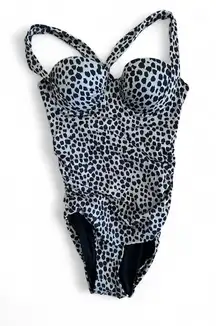 Old Navy Leopard Print One-Piece Swimsuit
Size Medium | NWOT