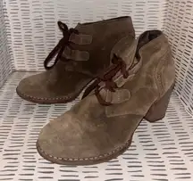 Clarks Artisan Carleta Lyon Suede Ankle Boots Womens‎ Size 8.5 M Brown Heel