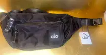 Alo yoga explorer Fanny pack black NWT