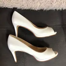 NWOT NINE WEST White Peep Toe Heels S6