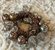 Stretch cha-cha bracelet. It does stretch it has multicolored, beautiful beads​​