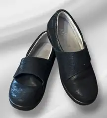 Alegria‎ Black Flats With Velcro Closure