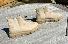 BP Niya Lug Sole Chelsea‎ Boot in tan sand size 10