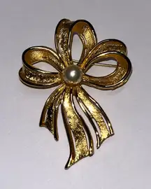 Vintage Napier Gold Tone Bow Ribbon Brooch Faux Pearl