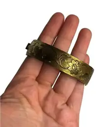 VTG Etched Gold Tone Floral Bangle Bracelet Wide Victorian Hinged Cuff 3.5"