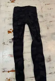 black mid rise camo lululemon wunder train 25’ size 4 leggings