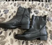 Preowned Black Leather Ankle Boots Size 10B