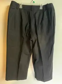 Briggs New York women’s Black wide Leg Pleated capri‎ Size 16 business casual