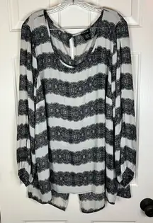 Torrid‎ 3X Flowy Loose Fitting Blouse Great Pattern Comfy Flattering Open Arms